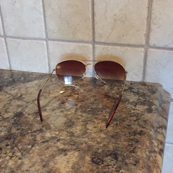 Classic Aviator Brown Sunglasses - Picture 4 of 5